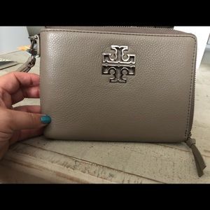 Britten large zip pouch